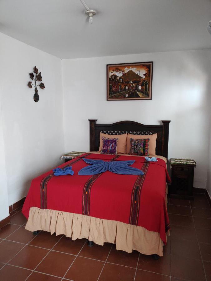 Francisco'S Rest House Hotel Antigua Exterior foto