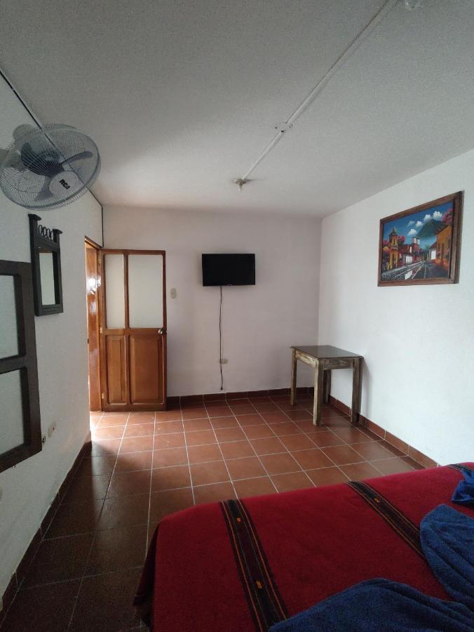 Francisco'S Rest House Hotel Antigua Exterior foto