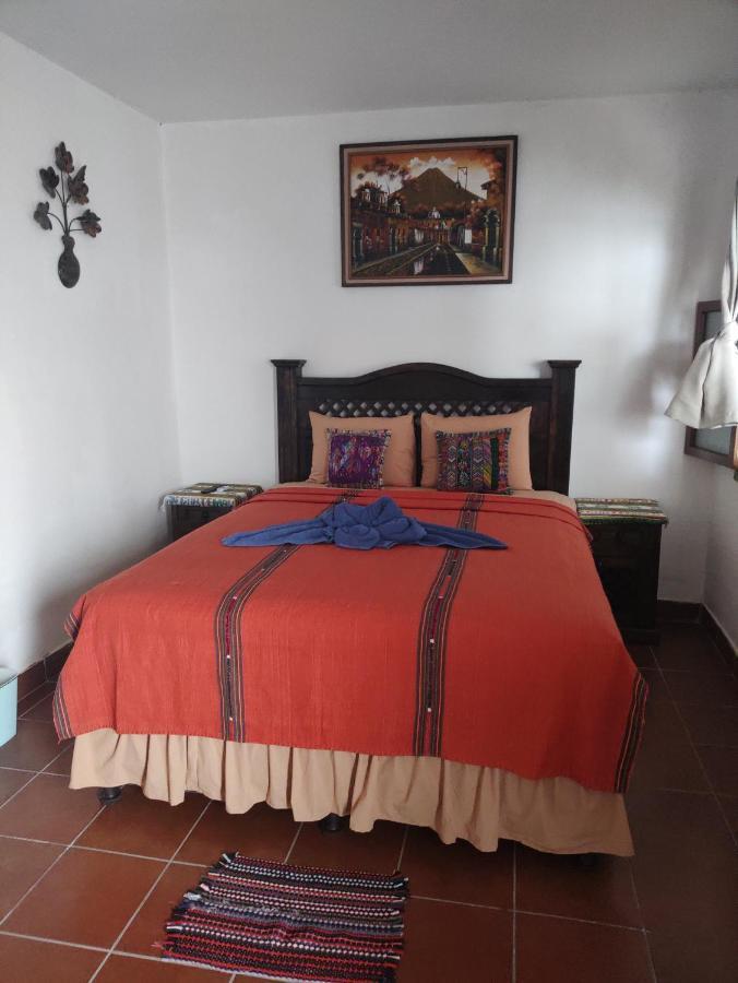 Francisco'S Rest House Hotel Antigua Exterior foto