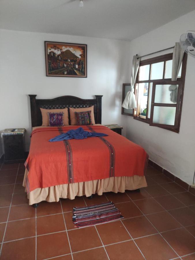 Francisco'S Rest House Hotel Antigua Exterior foto