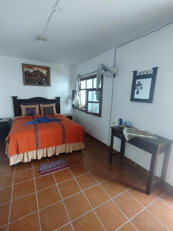 Francisco'S Rest House Hotel Antigua Exterior foto