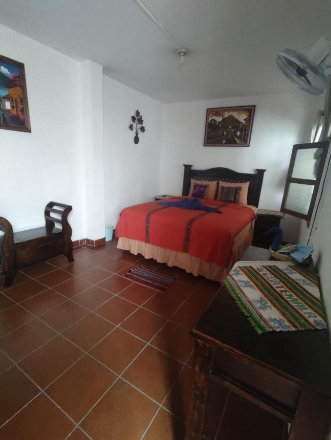 Francisco'S Rest House Hotel Antigua Exterior foto