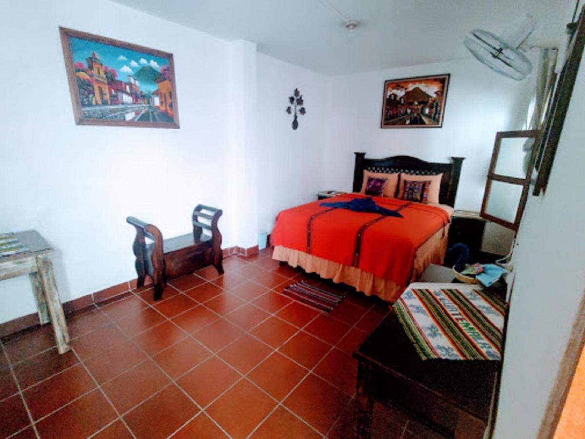Francisco'S Rest House Hotel Antigua Exterior foto