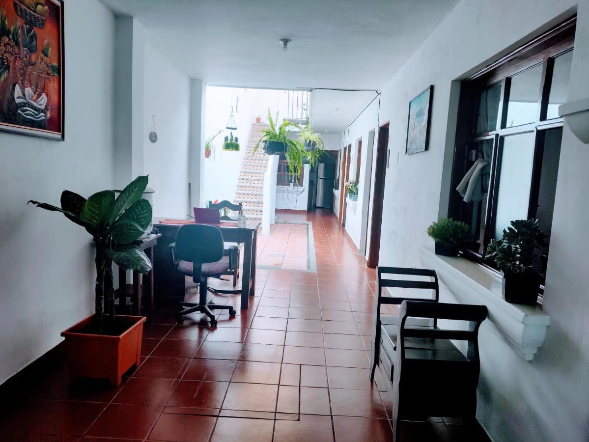 Francisco'S Rest House Hotel Antigua Exterior foto