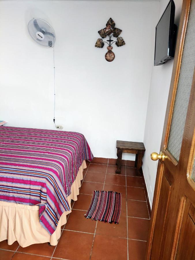 Francisco'S Rest House Hotel Antigua Exterior foto