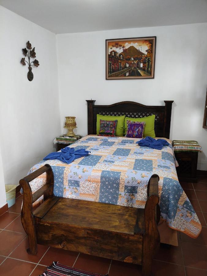 Francisco'S Rest House Hotel Antigua Exterior foto