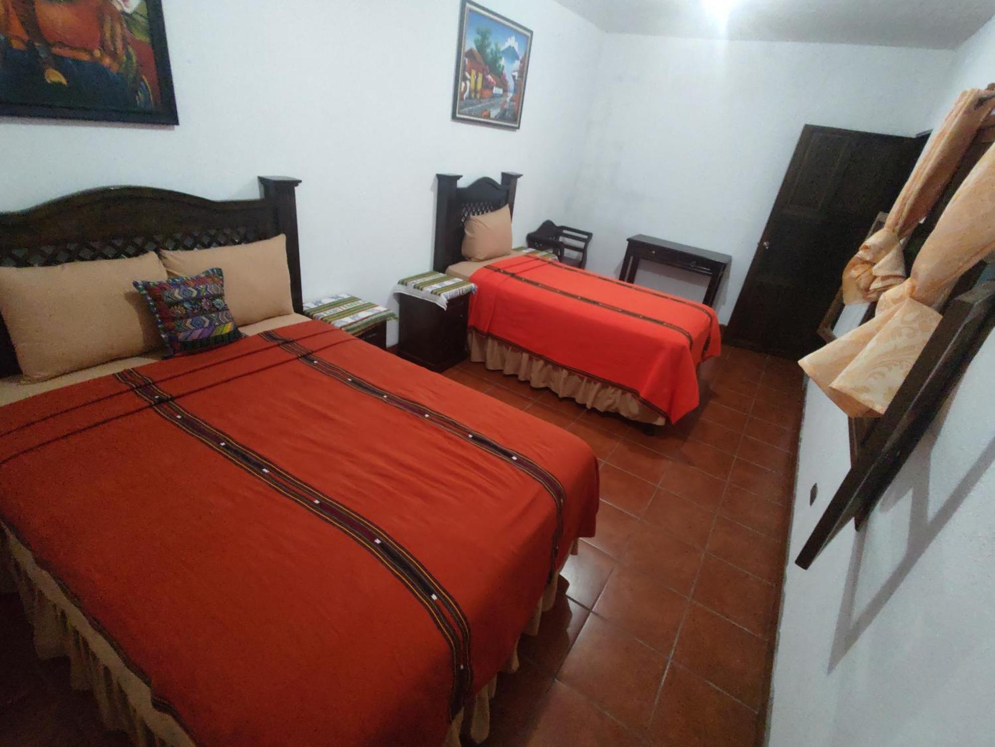 Francisco'S Rest House Hotel Antigua Quarto foto