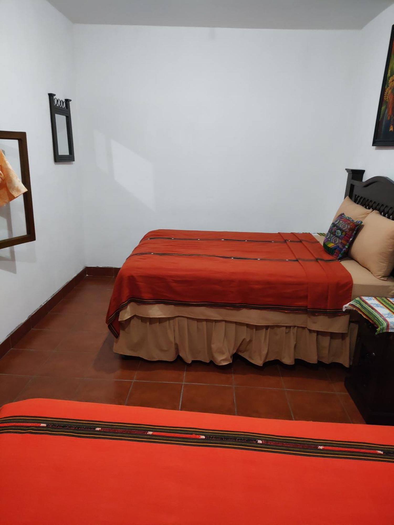 Francisco'S Rest House Hotel Antigua Quarto foto